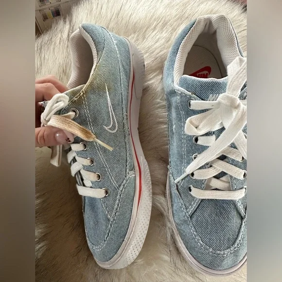 NIKE Men’s Gts 97 Denim - Blue
$166 MSRP - Picture 13 of 14